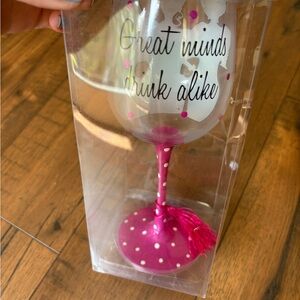 Delish  'great minds drink alike’ Wine Glass hand painted - New In Box!!